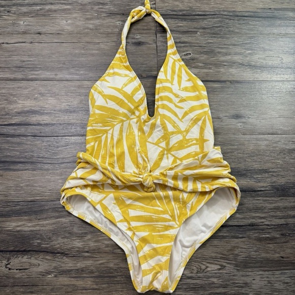 Carmen Marc Valvo OnePiece Swimsuit - Picture 3 of 5